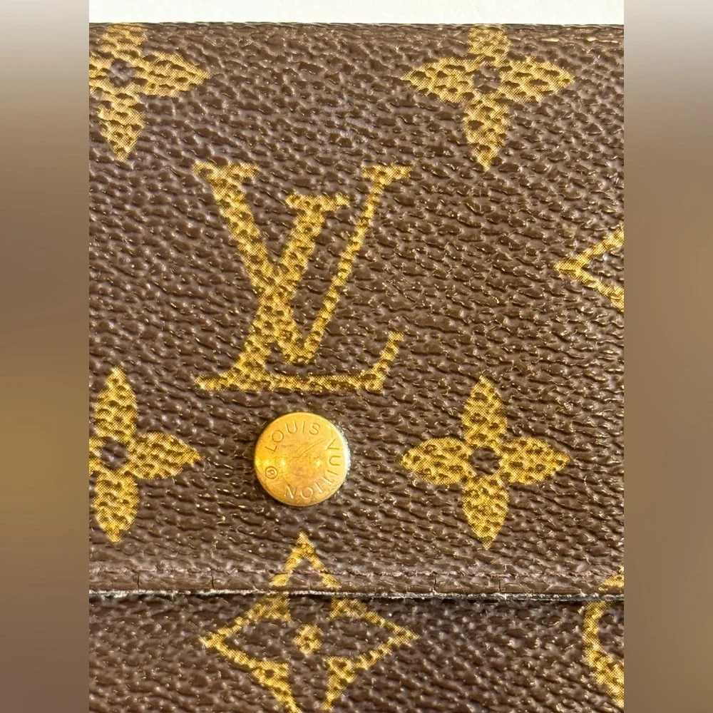 👛 Louis Vuitton Brown Monogram Elise Compact Wallet - Picture 6 of 15